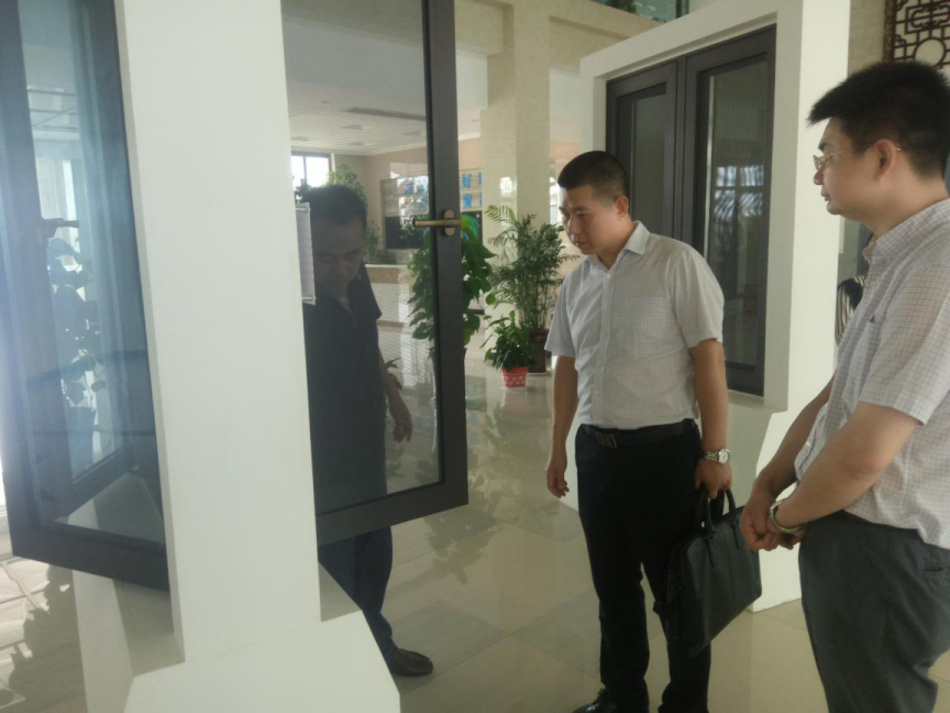 內(nèi)江國土局紀委書記嚴杜華等領導臨公司檢察指導